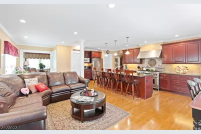 7 Wayland Dr, Verona Twp., NJ 07044 - Photo 9