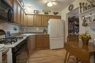 28 Peregrine Point, Hampton Township, NJ 07860 - Photo 3