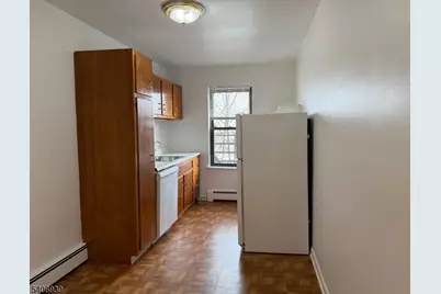 16 Roosevelt Pl #A6, Montclair, NJ 07042 - Photo 1