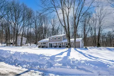 95 Fawnridge Dr, Washington Township, NJ 07853 - Photo 1