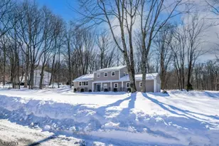 95 Fawnridge Dr, Washington Township, NJ 07853 - Photo 1