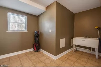 95 Fawnridge Dr, Washington Township, NJ 07853 - Photo 11