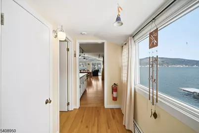 8 Wendy Way, Greenwood Lake, NY 10925 - Photo 5