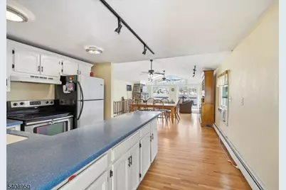 8 Wendy Way, Greenwood Lake, NY 10925 - Photo 7