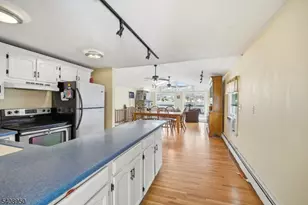 8 Wendy Way, Greenwood Lake, NY 10925 - Photo 7