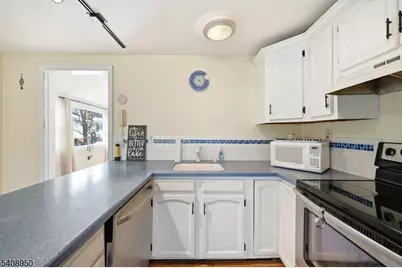 8 Wendy Way, Greenwood Lake, NY 10925 - Photo 9