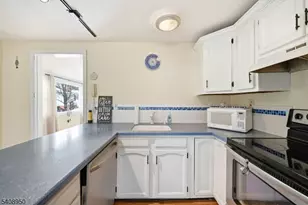 8 Wendy Way, Greenwood Lake, NY 10925 - Photo 9