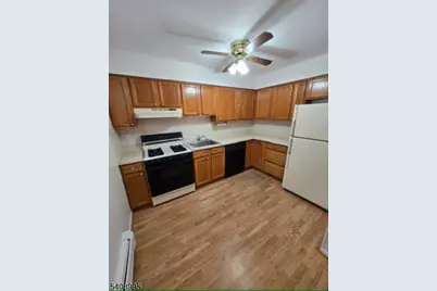 45 Manchester Ct, Wayne, NJ 07470 - Photo 3