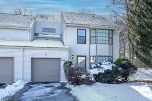 418 Hawthorne Ct, Raritan Township, NJ 08822 - Photo 1