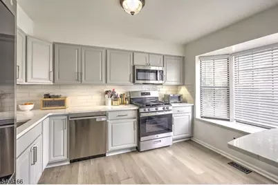 418 Hawthorne Ct, Raritan Township, NJ 08822 - Photo 3