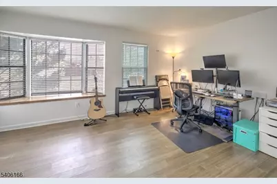 418 Hawthorne Ct, Raritan Township, NJ 08822 - Photo 19