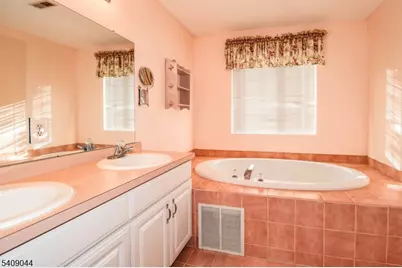 6 Bering Way, Franklin Township, NJ 08873 - Photo 27