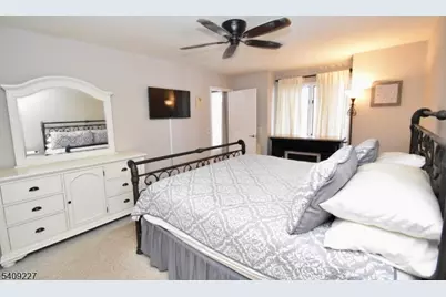 14 Heritage Ct, Jefferson Township, NJ 07438 - Photo 9