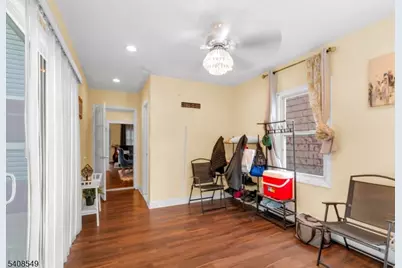 19 Irving St, East Orange, NJ 07018 - Photo 5