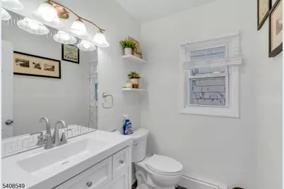 19 Irving St, East Orange, NJ 07018 - Photo 9