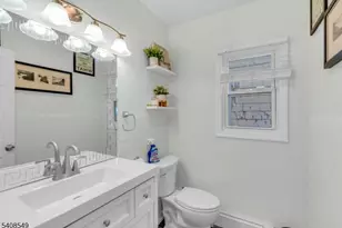 19 Irving St, East Orange, NJ 07018 - Photo 9