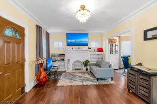 19 Irving St, East Orange, NJ 07018 - Photo 3