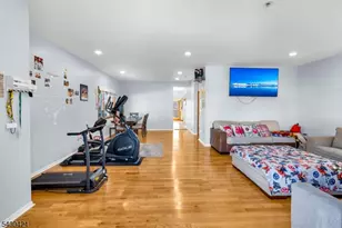 20 Center St, Butler, NJ 07405 - Photo 9