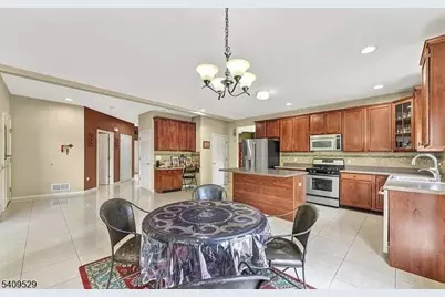 692 Skyline Dr, Jefferson Township, NJ 07849 - Photo 11