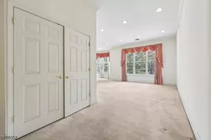 109 4 Seasons Dr, Wayne, NJ 07470 - Photo 5