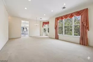 109 4 Seasons Dr, Wayne, NJ 07470 - Photo 7