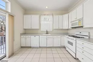 109 4 Seasons Dr, Wayne, NJ 07470 - Photo 11