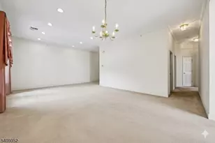 109 4 Seasons Dr, Wayne, NJ 07470 - Photo 9