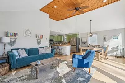 29 Roosevelt Trl, Hopatcong, NJ 07843 - Photo 9