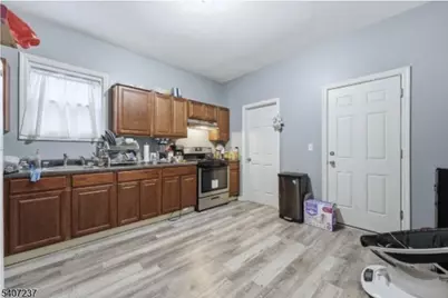 747 South 10th St, Newark, NJ 07108 - Photo 9