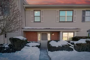 127 Hampton Ct, Franklin Township, NJ 08873 - Photo 1