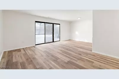 127 Hampton Ct, Franklin Township, NJ 08873 - Photo 11