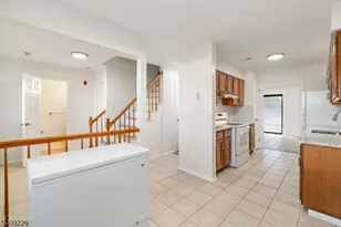 127 Hampton Ct, Franklin Township, NJ 08873 - Photo 9