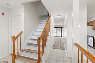 127 Hampton Ct, Franklin Township, NJ 08873 - Photo 7