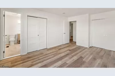 127 Hampton Ct, Franklin Township, NJ 08873 - Photo 13