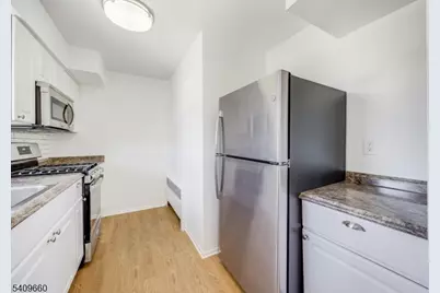 14 Wedgewood Dr, Unit #19, Verona, NJ 07044 - Photo 9