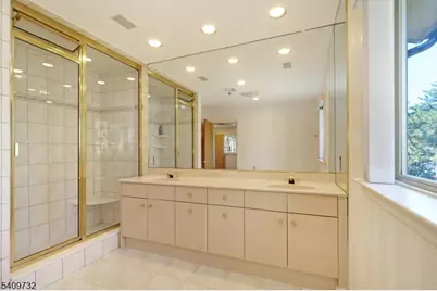 30 Paris Cir, West Orange Township, NJ 07052 - Photo 11