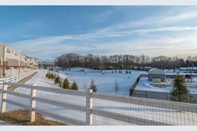 601 Charleston Dr, Monroe Township, NJ 08831 - Photo 35