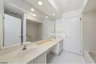 303 Maplecrest Rd, Edison Twp., NJ 08820 - Photo 23