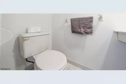 303 Maplecrest Rd, Edison Twp., NJ 08820 - Photo 17