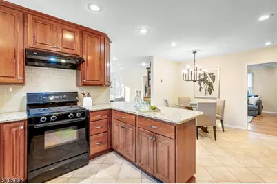 1242 Sunnyfield Ln, Scotch Plains Township, NJ 07076 - Photo 11