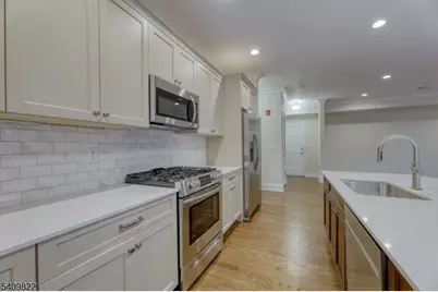 15-27 Royal Ave #210, Hawthorne, NJ 07506 - Photo 1