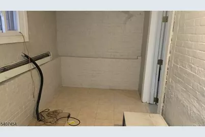 28 Beech St, East Orange, NJ 07018 - Photo 15