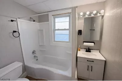 46 Norwood Ave, Irvington, NJ 07111 - Photo 5