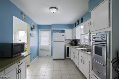 33 Daka Ct, Bloomfield, NJ 07003 - Photo 5