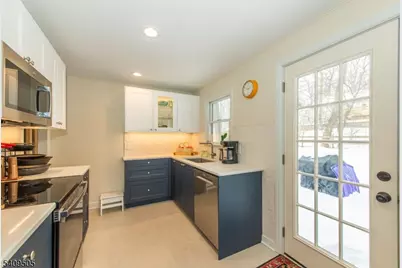 17 Hilsinger Rd, Parsippany, NJ 07878 - Photo 3