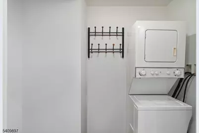 1 Carriage City Plz #1211, Rahway, NJ 07065 - Photo 5