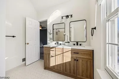 1075 Ash Dr, Mahwah, NJ 07430 - Photo 29