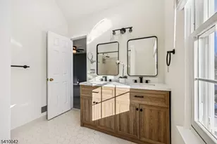 1075 Ash Dr, Mahwah, NJ 07430 - Photo 29