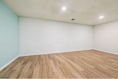 1075 Ash Dr, Mahwah, NJ 07430 - Photo 35