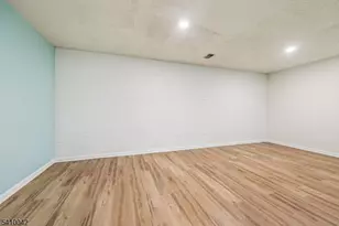 1075 Ash Dr, Mahwah, NJ 07430 - Photo 35